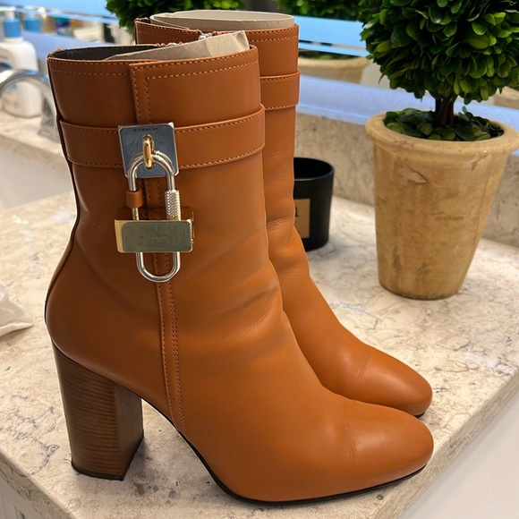 Givenchy women’s ankle boots - Picture 1 of 10